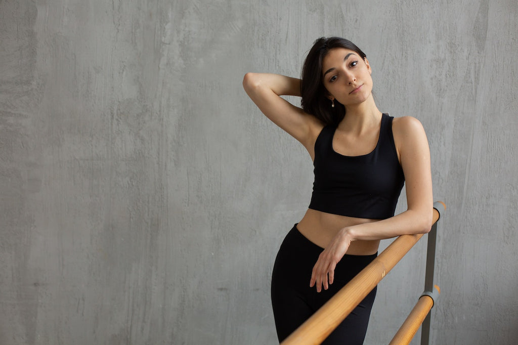 How to wear a waist trainer under clothes